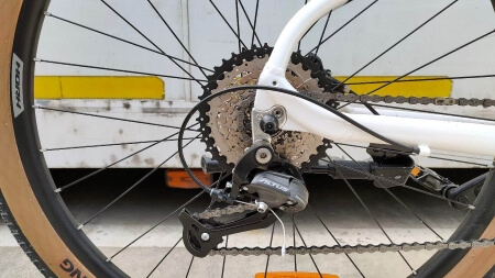 Вид спереди